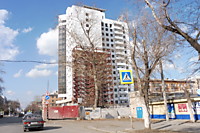 вид Торгово-офисного центра с улицы 3-го Интернационала.